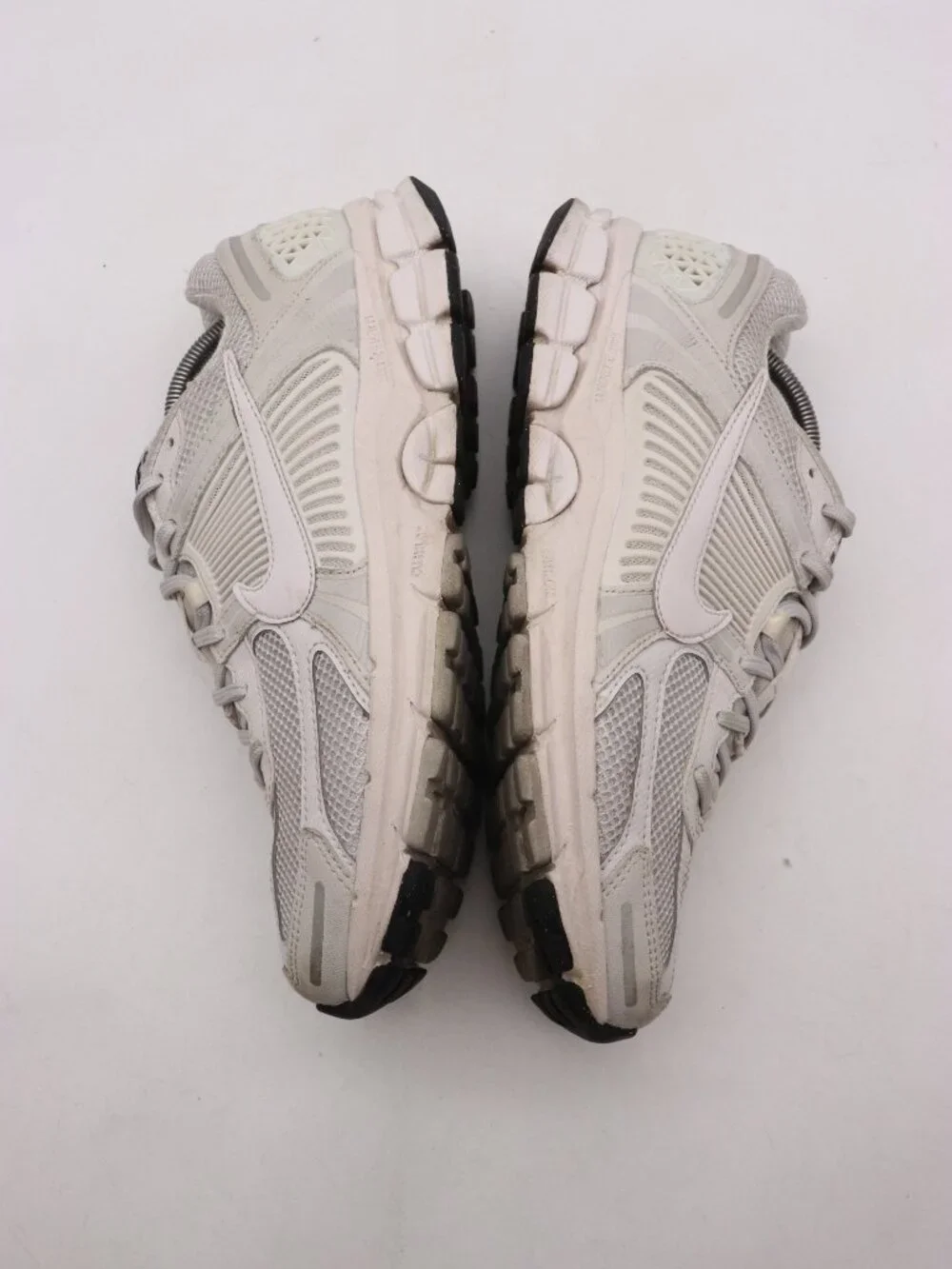 Nike Zoom Vomero 5 Men's Size 11 Gray Athletic Running Walking Shoes Sneakers